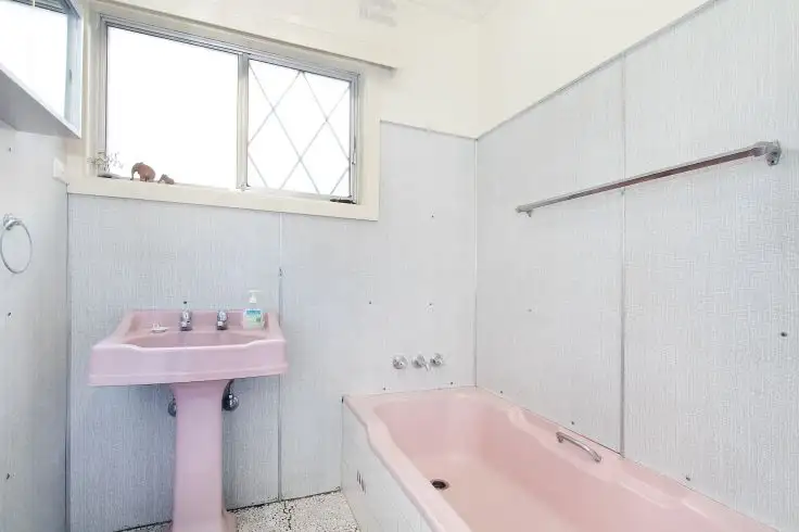 Fifth view of Homely house listing, 3 Roslyn Avenue, Armidale NSW 2350