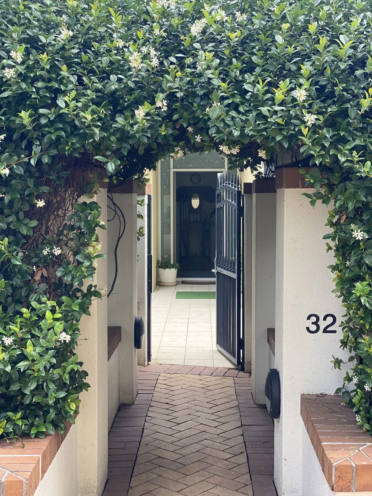 Main view of Homely villa listing, 32/29 Harbour Road, Hamilton QLD 4007