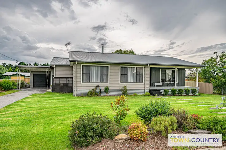 35 Rowan Avenue, Uralla NSW 2358