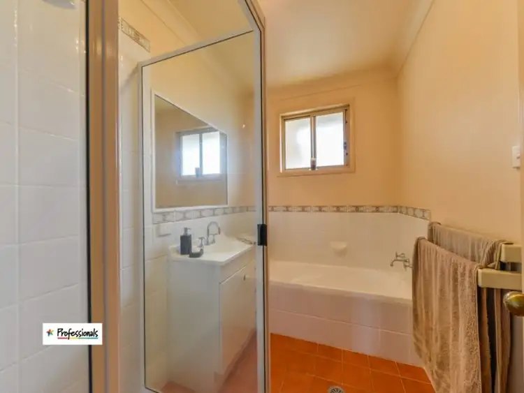 Fifth view of Homely house listing, 4 Giles Place, Tamworth NSW 2340