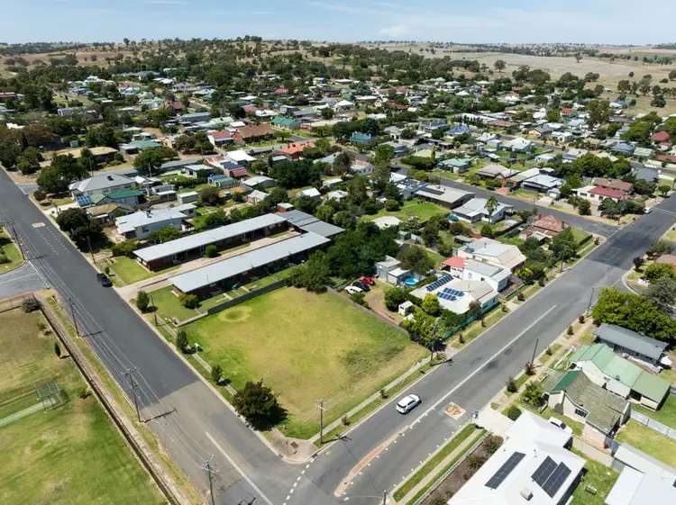 2 Ducker Street, Junee NSW 2663