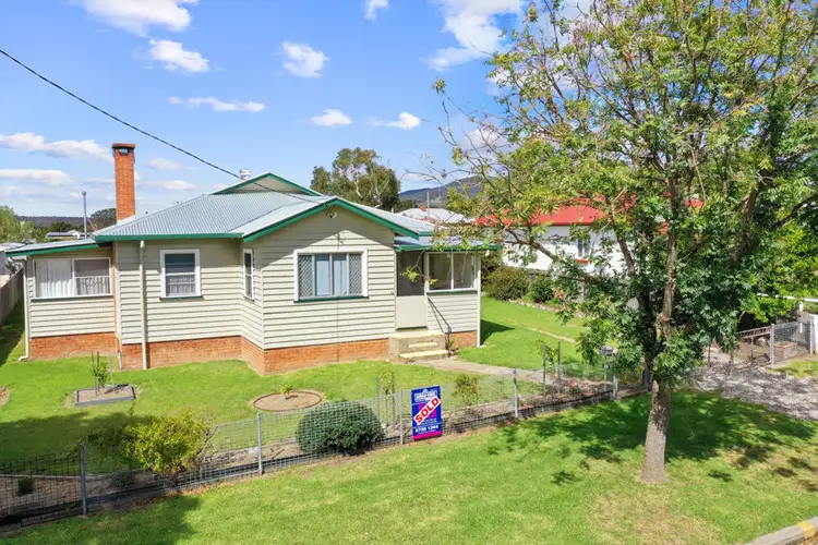 25 Molesworth Street, Tenterfield NSW 2372