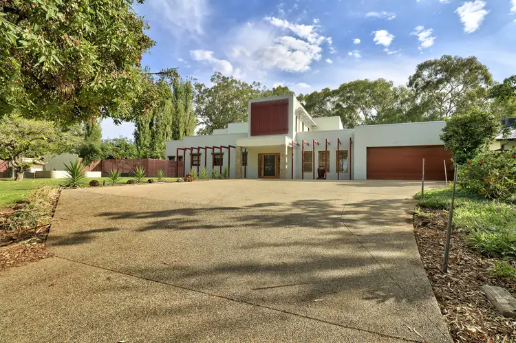 230 River Street, Deniliquin NSW 2710