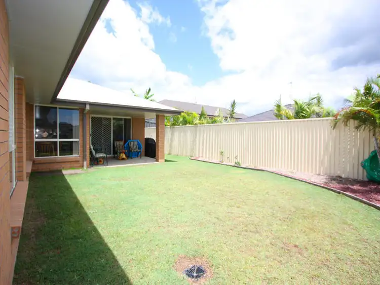 7 Buffalo Cres, Pacific Pines QLD 4211