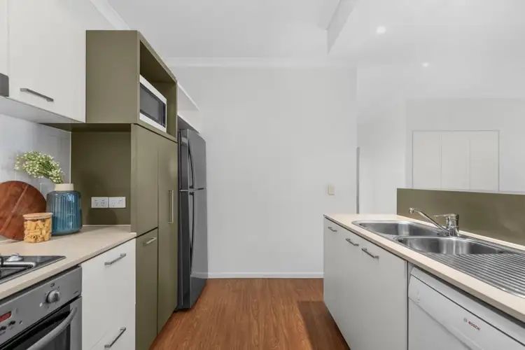 Fourth view of Homely apartment listing, 8/82 Bay Terrace, Wynnum QLD 4178