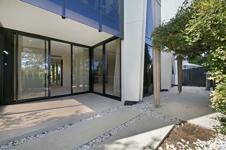 1 Marina Drive, Benowa QLD 4217