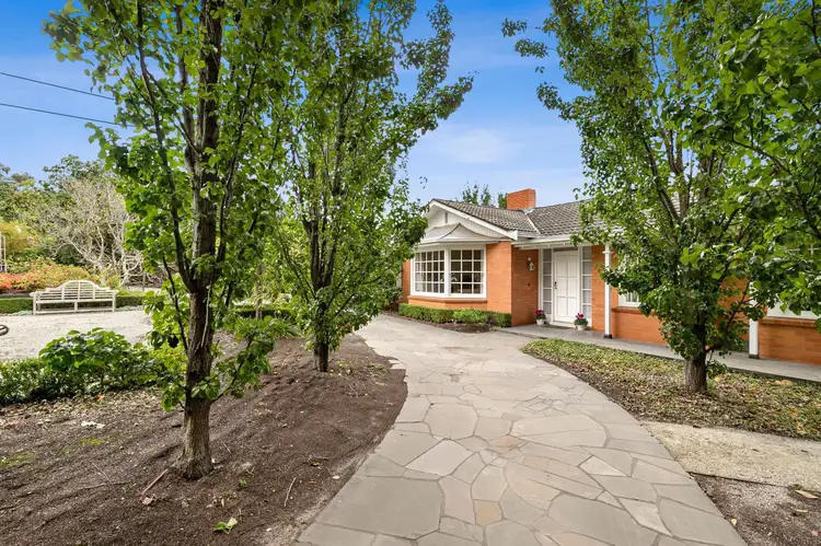 240 Roslyn Road, Highton VIC 3216