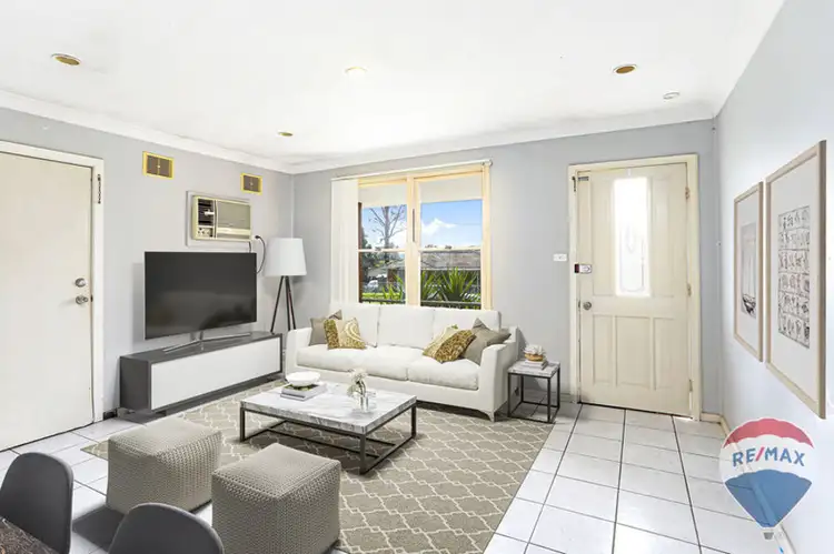 10 WAITAKI STREET, Lethbridge Park NSW 2770