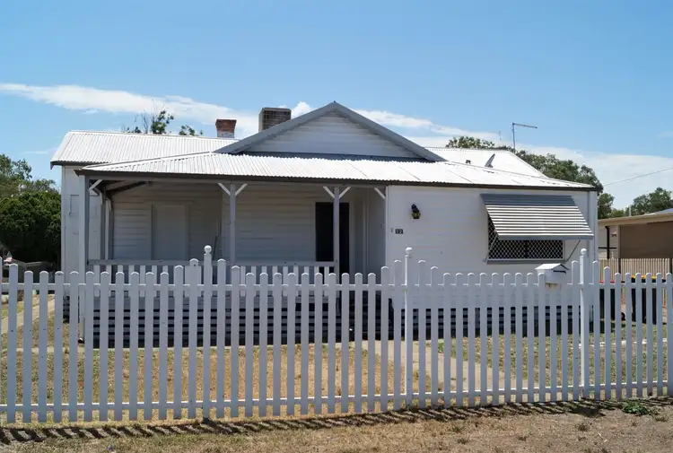 12 Oak Street, Moree NSW 2400