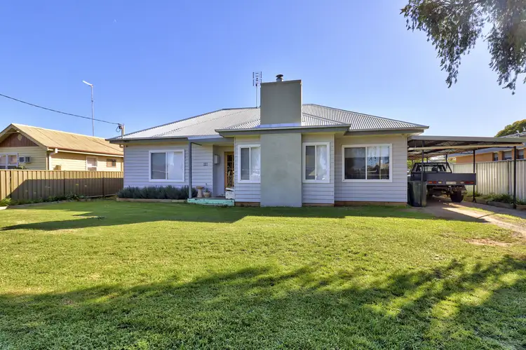 97 Mackenzie Street, Deniliquin NSW 2710