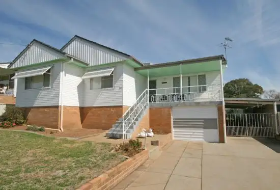 80 Oak Street, Tamworth NSW 2340