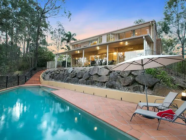 3 Camborne Place, Chapel Hill QLD 4069