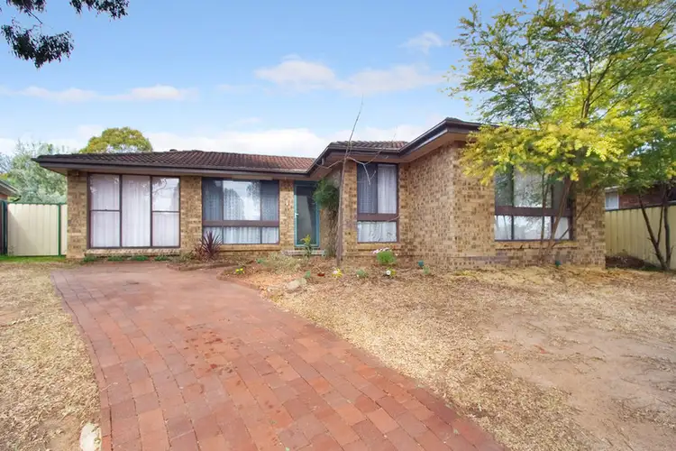 8 Salem Close, St Clair NSW 2759