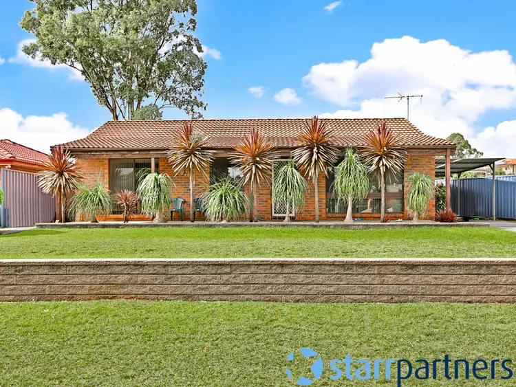 4 Lorenzo Cres, Rosemeadow NSW 2560