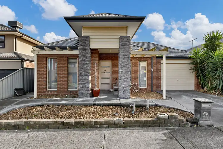 32 Wyperfeld Avenue, Craigieburn VIC 3064