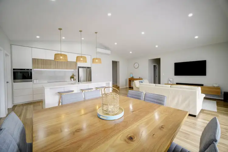 1 Glen Court, Black Head NSW 2430
