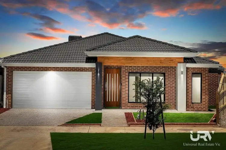 34 Poyner Circuit, Mickleham VIC 3064