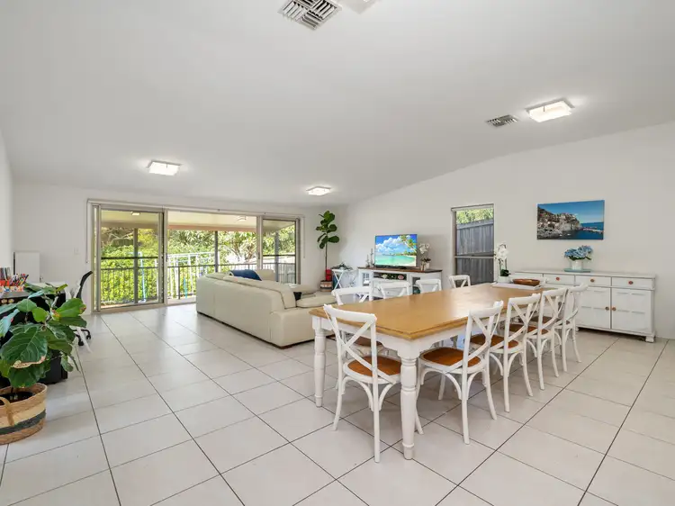 11 Wellstead Avenue, Coorparoo QLD 4151