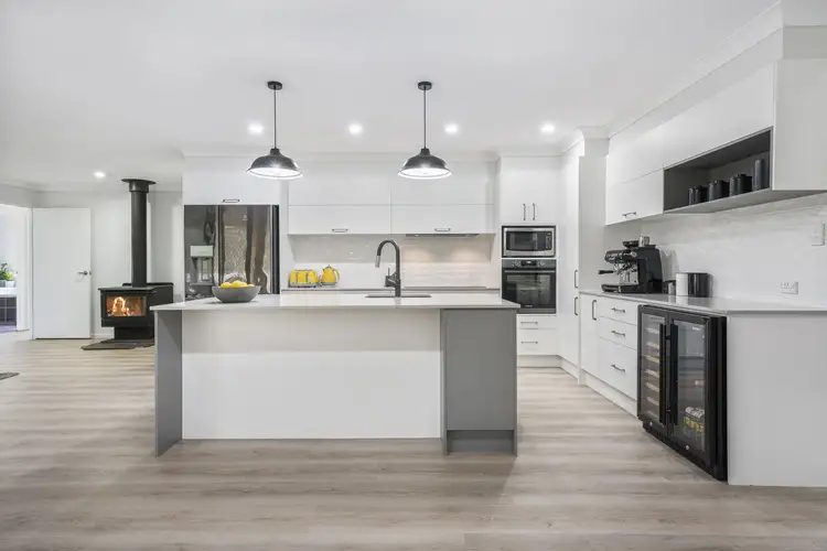 16 Mary Drive, Murphys Creek QLD 4352