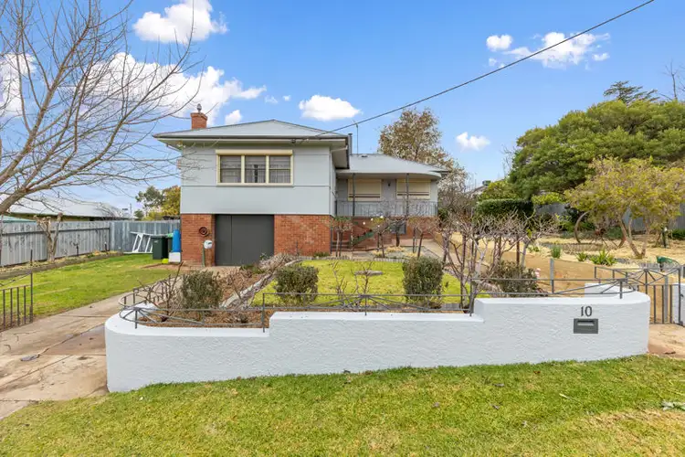 10 Anzac Avenue, Junee NSW 2663