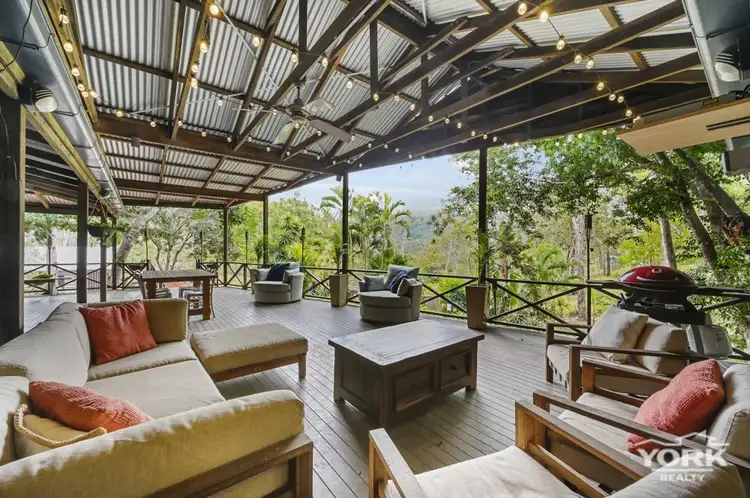 6 Woodland Crescent, Withcott QLD 4352