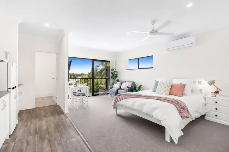 2/73 Junction Road, Morningside QLD 4170