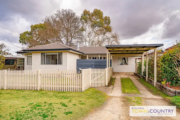 12 Holmes Avenue, Armidale NSW 2350