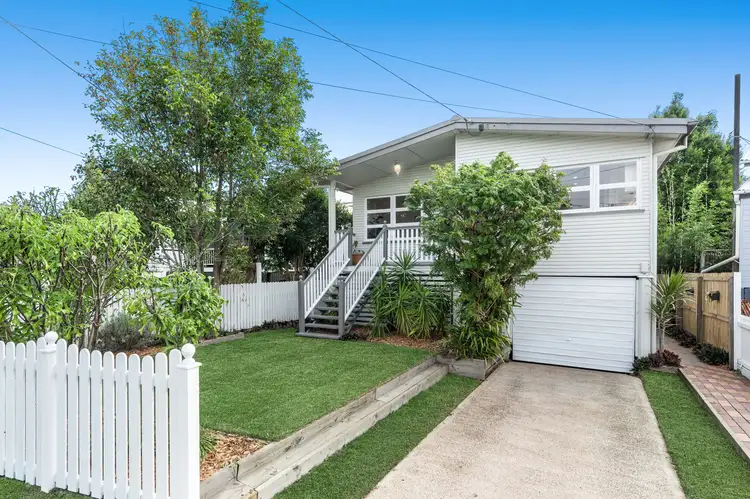 54 Gordon Parade, Manly QLD 4179