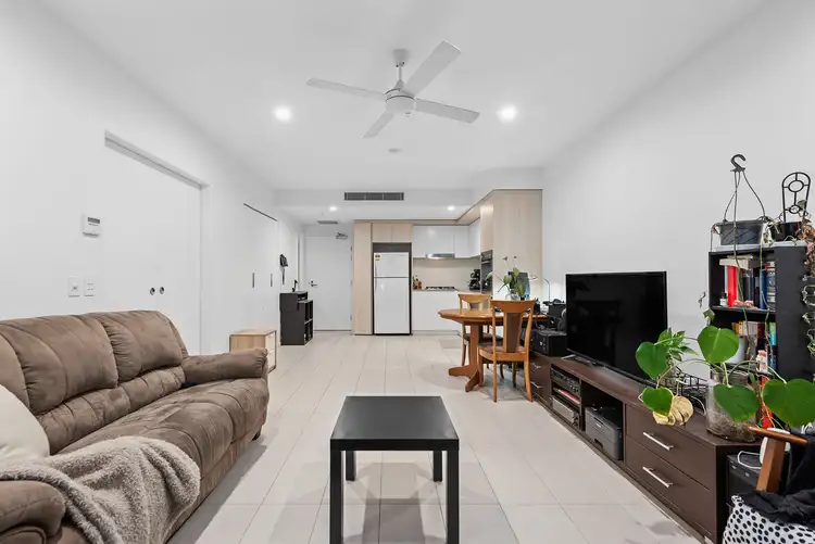 2092/123 Cavendish Road, Coorparoo QLD 4151