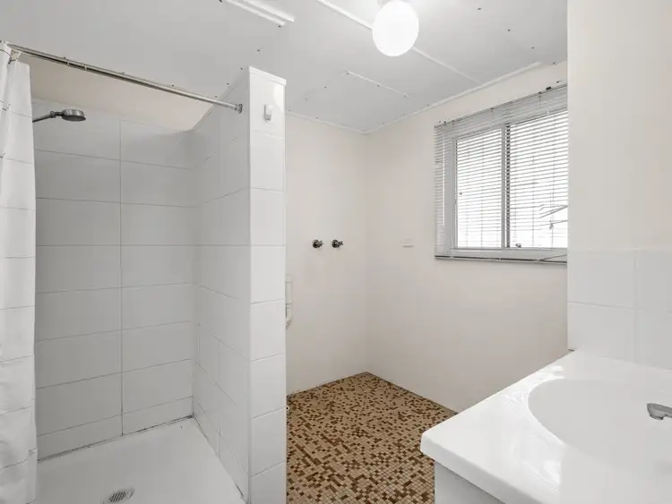 Sixth view of Homely unit listing, 2/16 Kitchener Street, Coorparoo QLD 4151