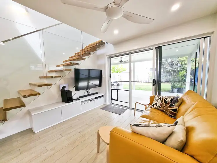 2/4 Chainey Ave, Miami QLD 4220