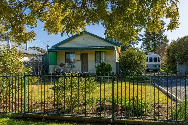 6 Smart St, Henty NSW 2658