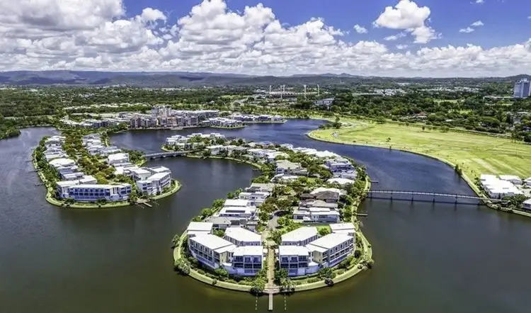 67/5074 EMERALD ISLAND DRIVE, Carrara QLD 4211