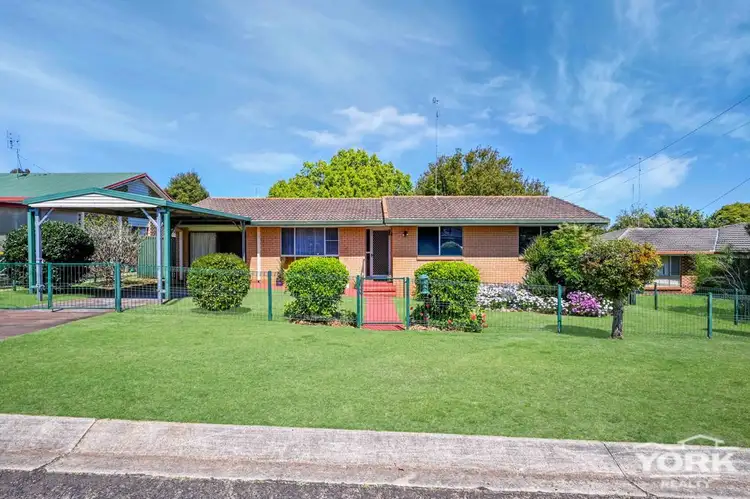 26 Hinkler Crescent, Wilsonton QLD 4350