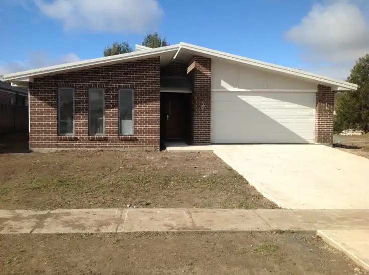 18 Albion Close, Armidale NSW 2350