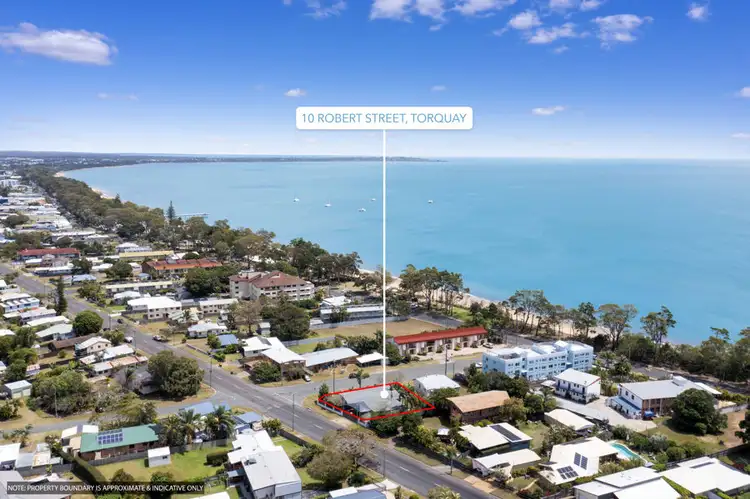 10 Robert Street, Torquay QLD 4655