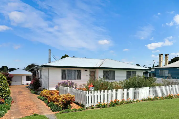 35 Railway Street, Tenterfield NSW 2372