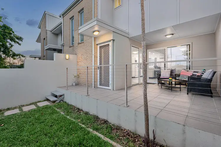 2/4-6 East Street, Camp Hill QLD 4152