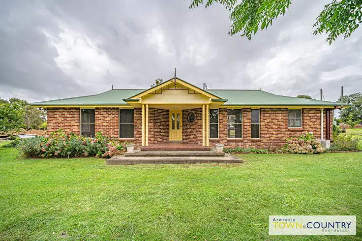 17 Campbell Parade, Armidale NSW 2350