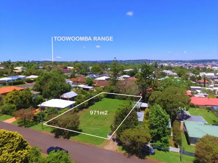 8 Murray Street, North Toowoomba QLD 4350