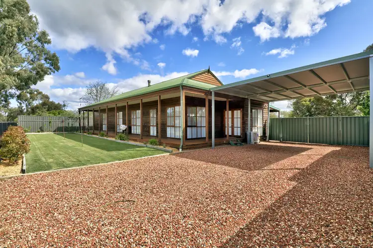 57 Livingstone Street, Mathoura NSW 2710