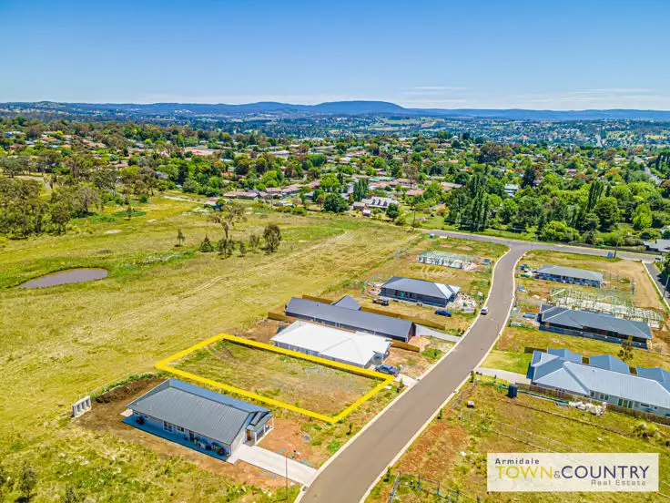 18 Melba Place, Armidale NSW 2350