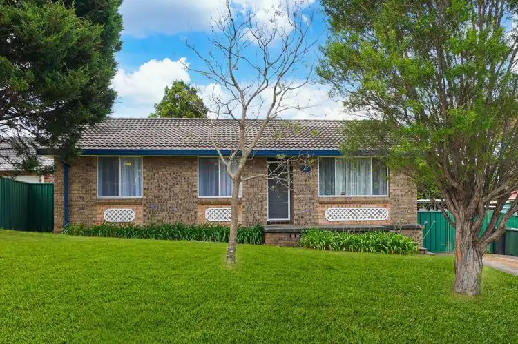 27 Frontignan St, Eschol Park NSW 2558