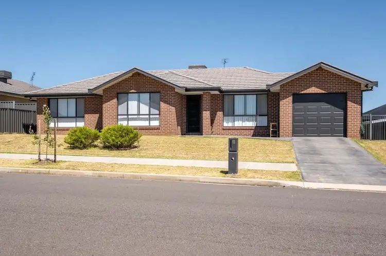 8 Simmental Way, Calala NSW 2340