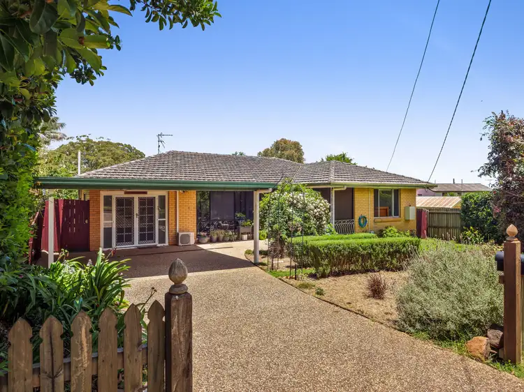 7 Amos Crescent, Mount Lofty QLD 4350