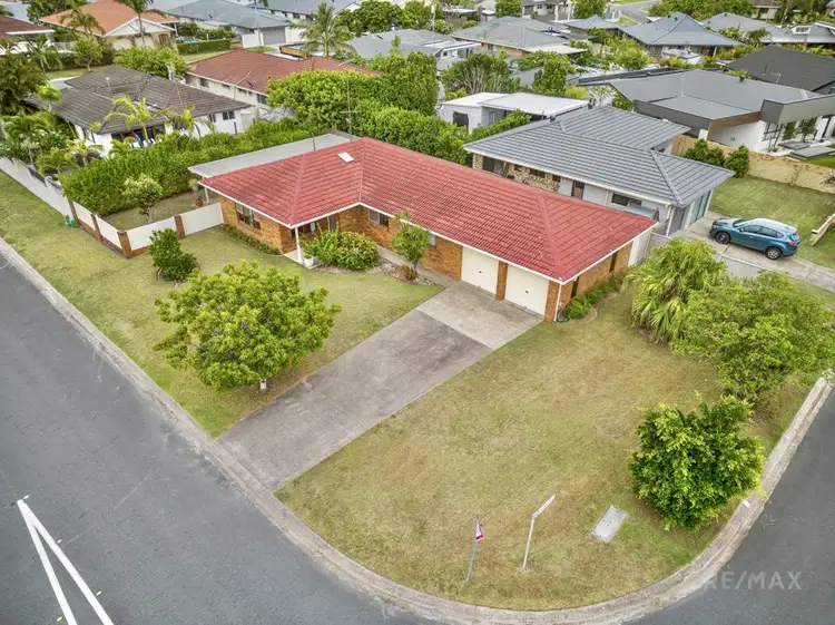 4 Himalaya Street, Mermaid Waters QLD 4218