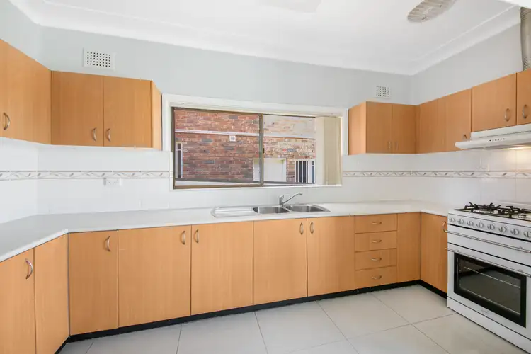18 Bangor St, Guildford NSW 2161