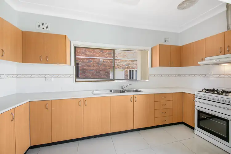 18 Bangor St, Guildford NSW 2161