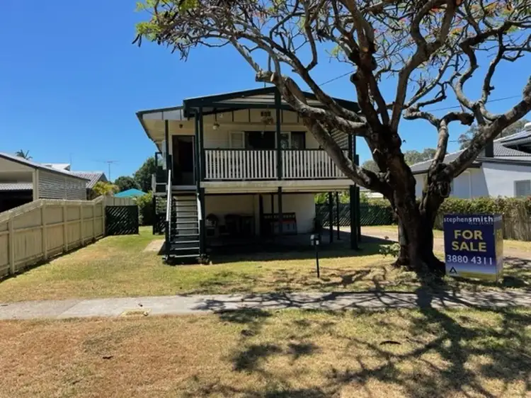 8 Fernlea Ave, Scarborough QLD 4020