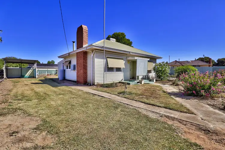 102 Macauley Street, Deniliquin NSW 2710